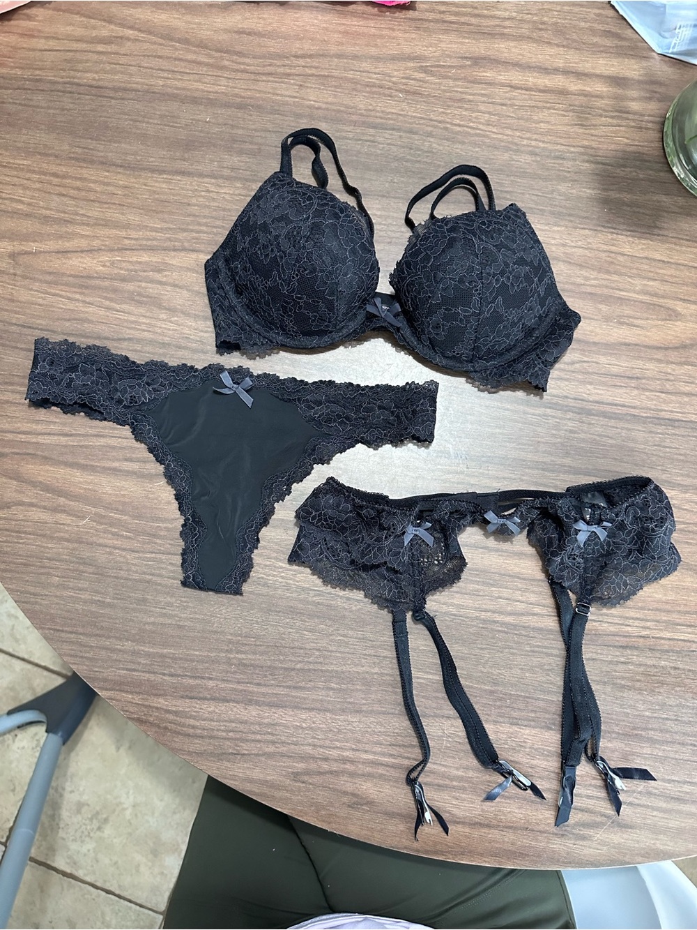 Victoria's Secret Dream Angels Black Lace Bra, Thong & Garter Set